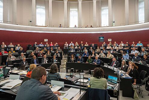 Das Parlament sucht 27 neue Mitglieder